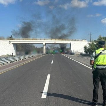 Bloquean autopista Puebla-Córdoba a la altura de Palmar de Bravo