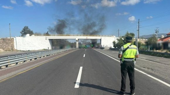 Bloquean autopista Puebla-Córdoba a la altura de Palmar de Bravo