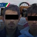 Detienen a dos hombres con más de mil 300 libretas para pasaportes robadas a la SRE