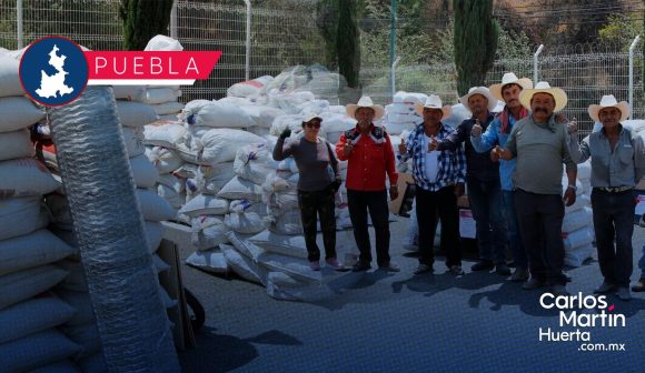 Entregan apoyos a productores y emprendedores del campo en Puebla