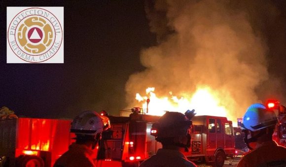 Explosión - Pemex - Chiapas (VIDEO) Explota pozo de Pemex en Reforma, Chiapas