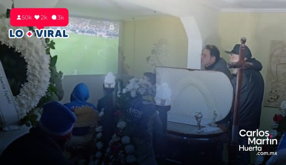 (VIDEO) Proyectan partido de futbol de la Copa América durante funeral