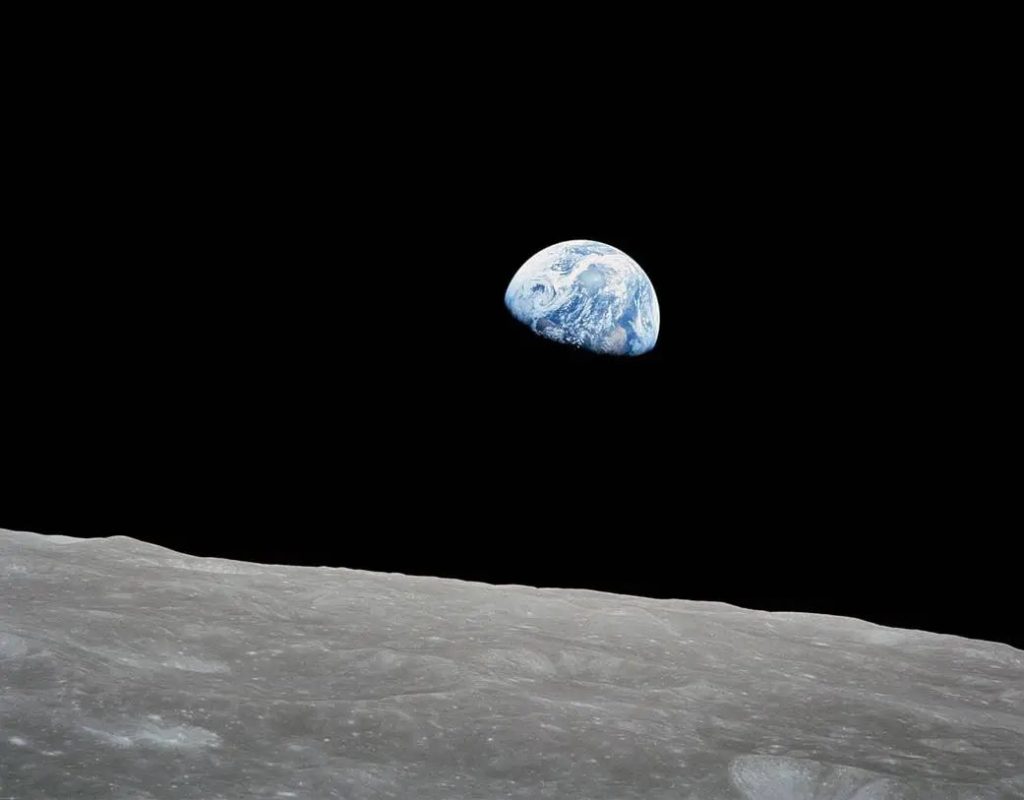 Iconica fotografia de la Tierra Earthrise NASA