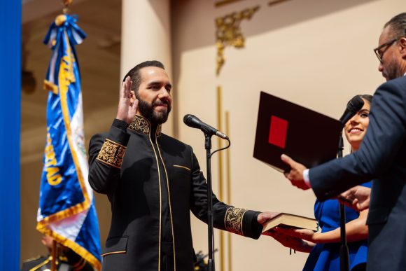 Nayib Bukele asume segundo mandato en El Salvador