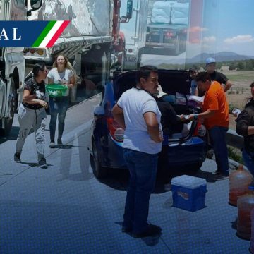(VIDEO) Pobladores regalan agua y comida en bloqueo del Arco Norte