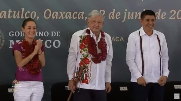 (VIDEO) Sismo en Oaxaca sorprende en evento de AMLO y Sheinbuam