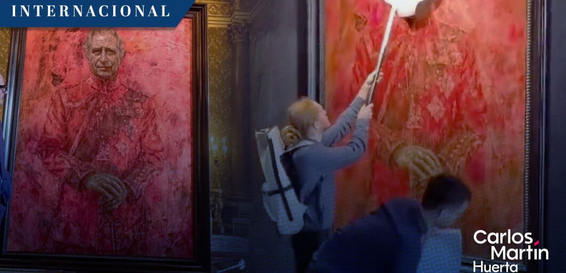 (VIDEO) Activistas vandalizan retrato del rey Carlos III