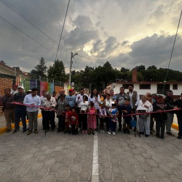 Pavimentan calles en la junta auxiliar de Metepec, Atlixco