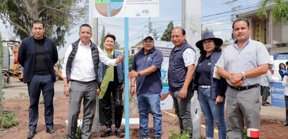 Entrega Mundo Tlatehui pozo de absorción en San Francisco Acatepec