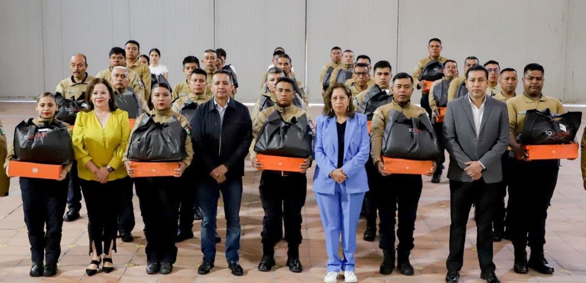 Entregan uniformes a elementos de la guardia ciudadana de San Andrés Cholula