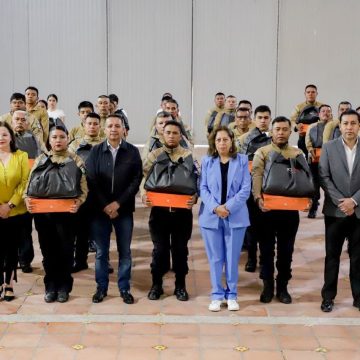 Entregan uniformes a elementos de la guardia ciudadana de San Andrés Cholula