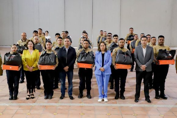Entregan uniformes a elementos de la guardia ciudadana de San Andrés Cholula