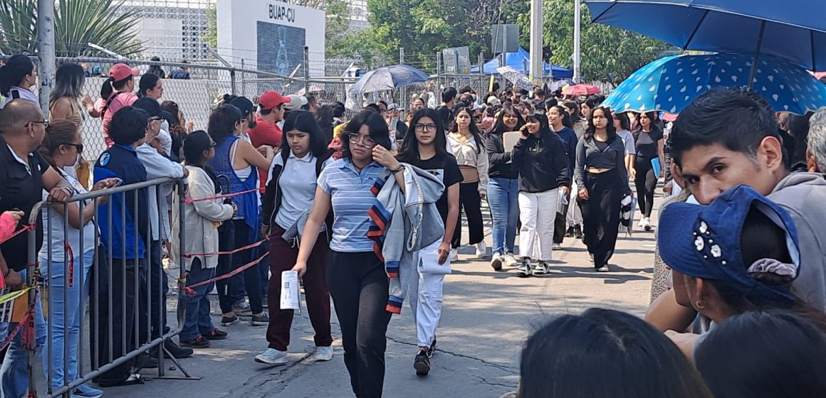 Miles de aspirantes buscan un lugar en la BUAP