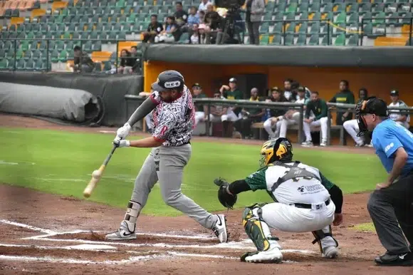 Los Rieleros de Aguascalientes completaron la barrida ante los Pericos en el Hermanos Serdán