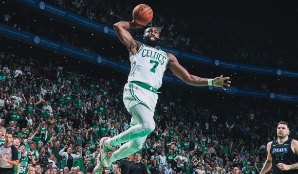 Los Celtics pegan primero y toman ventaja ante los Mavericks en las Finales NBA
