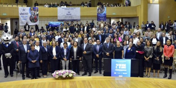 Egresados de Derecho abonan a una cultura de paz y a una sociedad más justa:  Lilia Cedillo