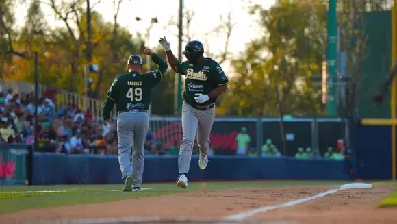 Los Pericos derrotaron a los Bravos y completaron la barrida en el Domingo Santana