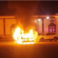 Pobladores de Ciudad Serdán atacan la presidencia y queman patrulla