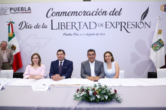 Reconoce Sergio Salomón y Alejandro Armenta papel de periodistas en Puebla