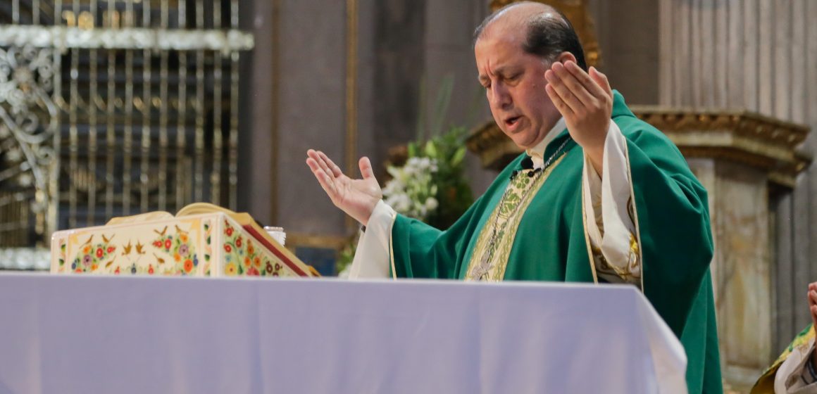 Arquidiócesis de Puebla, felicita a los padres en su día