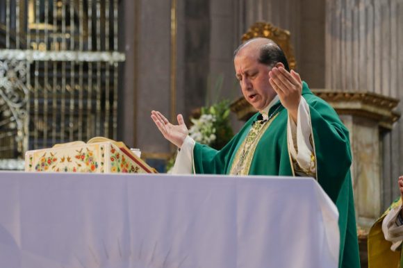 Arquidiócesis de Puebla, felicita a los padres en su día