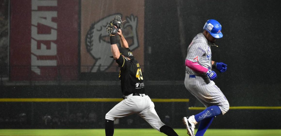 Los Acereros apalearon a los Pericos y se quedaron con la serie en el Hermanos Serdán