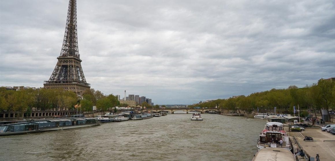 Cancelan primeros entrenamientos en el río Sena por mala calidad del agua