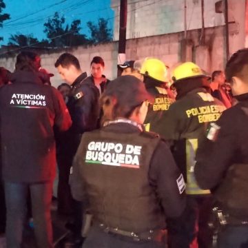 Rescatan a hombre arrastrado por el arroyo de aguas negras en Puebla