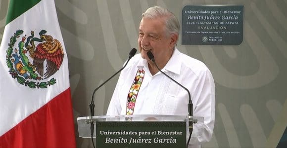 AMLO reconoce que se quedó “corto” en apoyos para educación