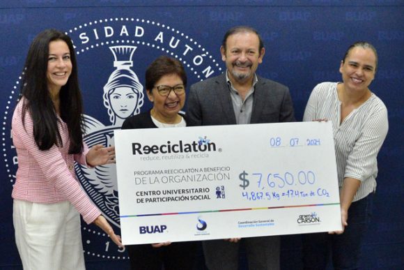Entrega la rectora Lilia Cedillo apoyo para el programa de Escuelas Comunitarias del CUPS