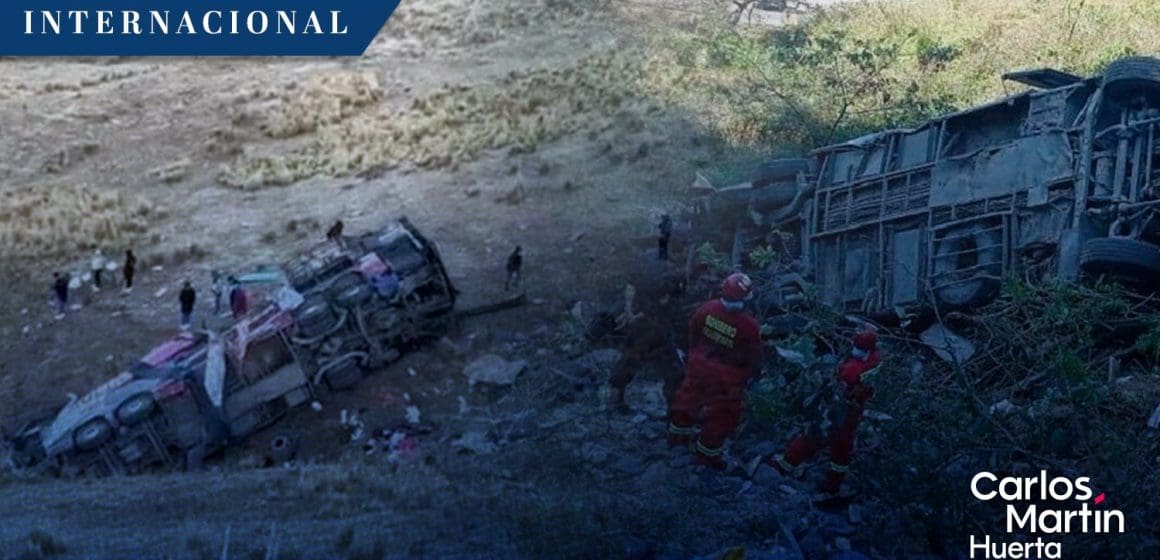 Caída de autobús en los Andes de Perú deja 25 muertos
