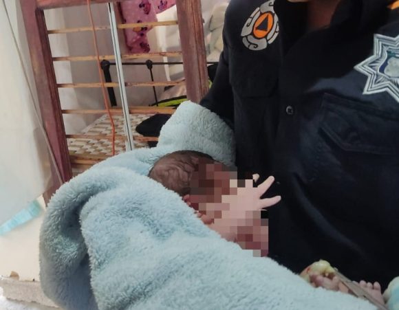 Paramédicos auxilian en nacimiento de bebé en Granjas de San Isidro