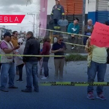 Bloquean la Puebla-Valsequillo en ambos sentidos; piden más y mejor transporte público