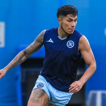 Cruz Azul rescinden contrato a Carlos Salcedo de mutuo acuerdo