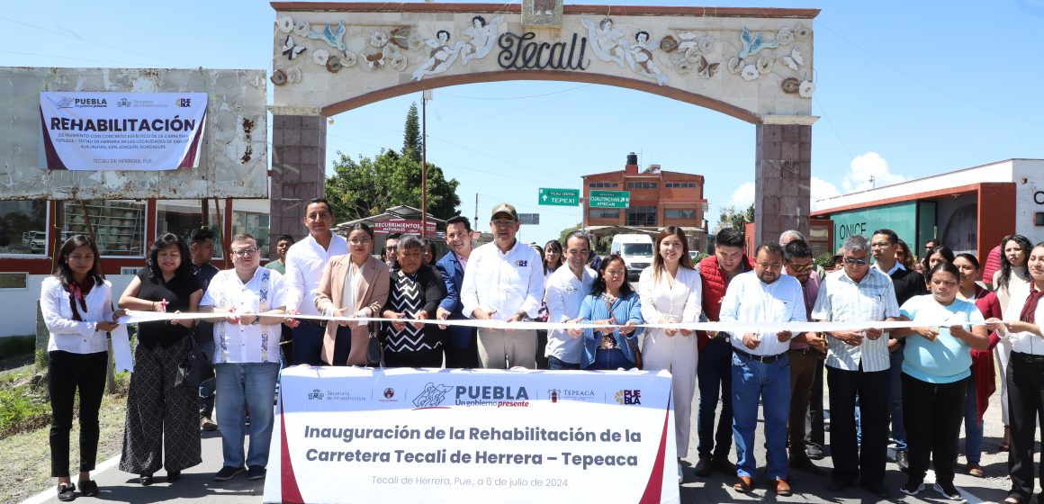 Inaugura Sergio Salomón rehabilitación de la carretera Tecali de Herrera-Tepeaca