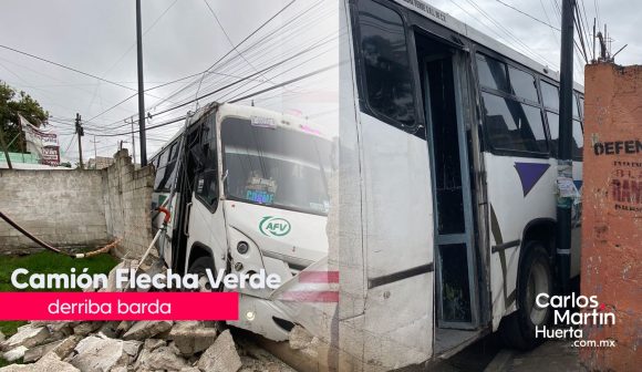 Camión Flecha Verde derriba barda
