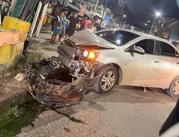 Chofer ‘enfiestado’ chocó contra Puente Amarillo en Izúcar de Matamoros