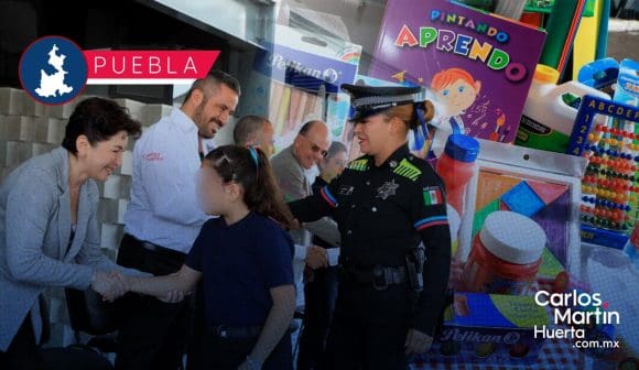 Entregan útiles escolares a hijos de policías municipales de Puebla