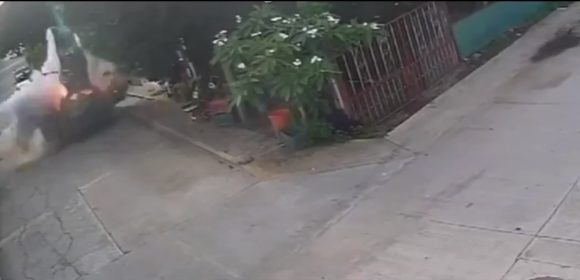 Explosión camioneta - Veracruz (VIDEO) Explota camioneta de hija del alcalde de Cazones, Veracruz