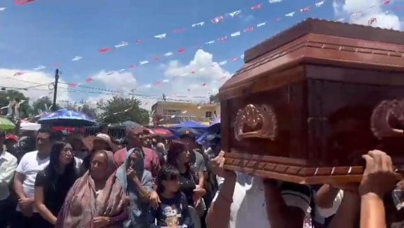 Dan último adiós a familia tras aparatoso choque en Coronango