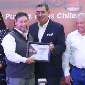 Céspdedes Peregina recibe registro de marca del Chile en Nogada de IMPI