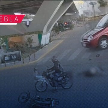 Motociclista da vuelta prohibida sobre Calzada Zaragoza; pierde dos dedos