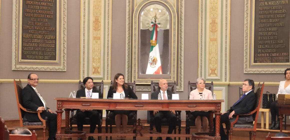 Reconoce Congreso de Puebla a abogados y profesionistas por su labor