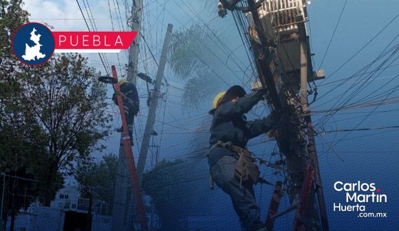 Retiran cableado en desuso de las calles de Puebla