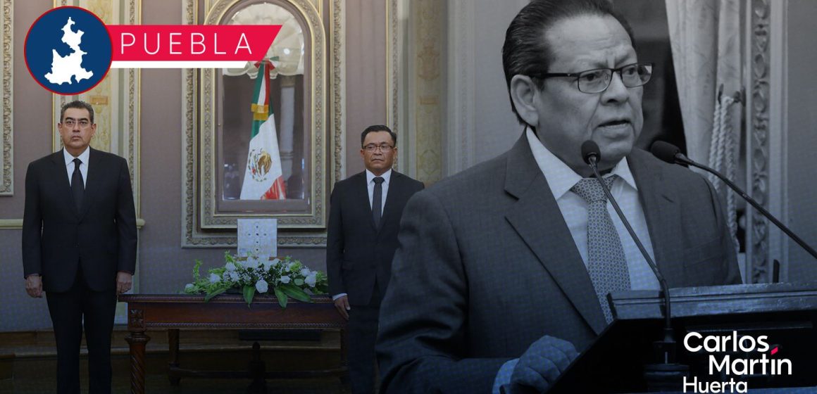 Rinden homenaje póstumo a Carlos Navarro en Congreso de Puebla