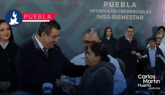 Sergio Salomón entrega credenciales del programa IMSS Bienestar en Puebla