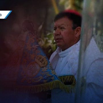 Sujetos armados asaltan a Obispo de Tehuacán y se llevan su camioneta