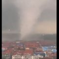 (VIDEO) Tornado en China deja cinco muertos y varios heridos