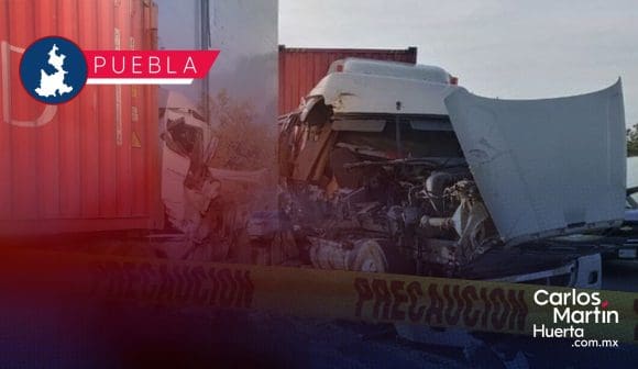 Tractocamión y tráiler protagonizan accidente en la Autopista México-Puebla