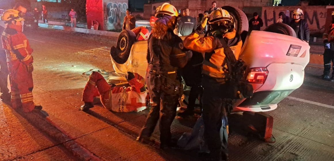 Volcadura en la México-Puebla deja dos muertos